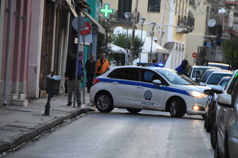 Αίγινα: Έβγαλε καραμπίνα κι έριχνε στον αέρα έξω από νυχτερινό μαγαζί