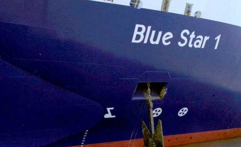 Το Blue Star 1 προσέκρουσε στο λιμάνι της Νάξου