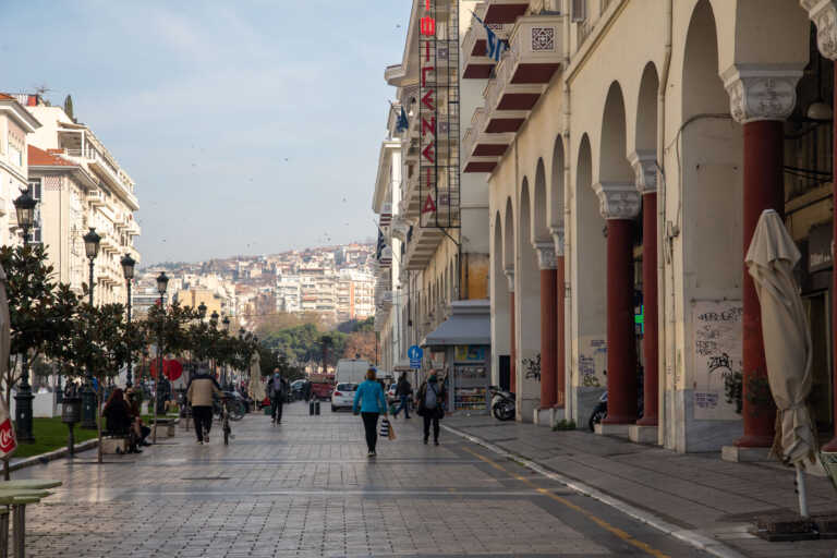 Στις 15 Δεκεμβρίου ξεκινά το εορταστικό ωράριο στη Θεσσαλονίκη - Ποια Κυριακή θα είναι ανοιχτά τα καταστήματα