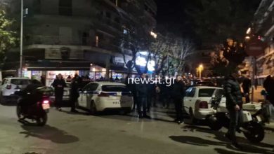 Άγρια συμπλοκή με πυροβολισμούς έξω από καφενείο στη Θεσσαλονίκη - Ένας τραυματίας