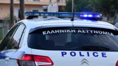 Αστυνομικοί έσπασαν τζάμι αυτοκινήτου για να απεγκλωβίσουν μωρό στην Πάτρα