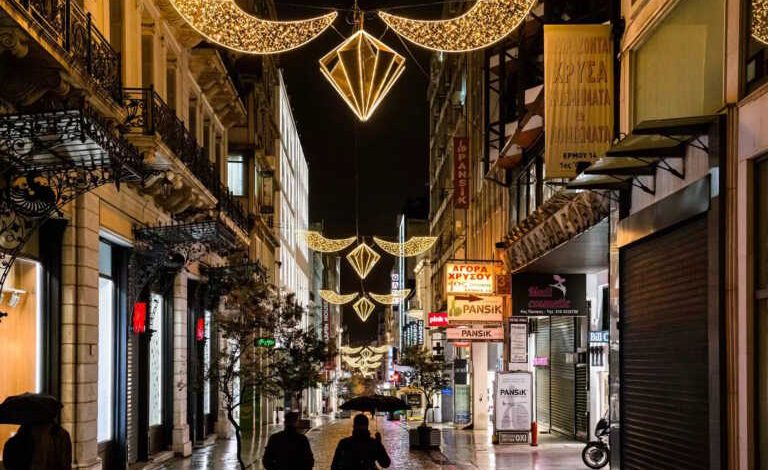 Σε εορταστικούς ρυθμούς η αγορά – Ξεκινούν καλάθια Χριστουγέννων και Αϊ Βασίλη – Στις 12 Δεκεμβρίου αρχίζει το εορταστικό ωράριο