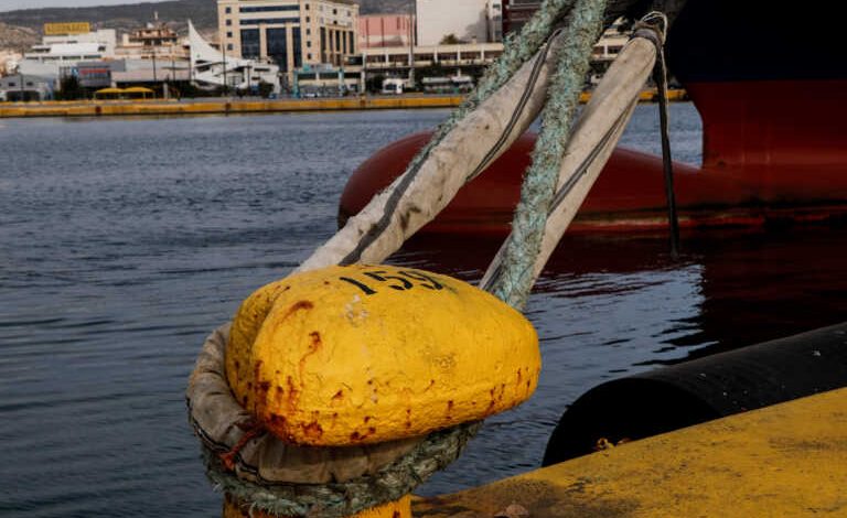 Βλάβη στο πλοίο Blue Galaxy στο λιμάνι του Πειραιά - Ταλαιπωρία για 571 επιβάτες