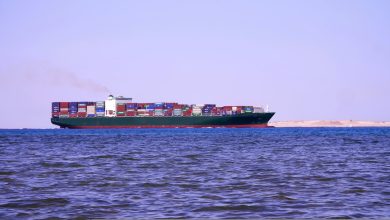 Ερυθρά Θάλασσα: Αύξηση ναύλων προκαλούν οι επιθέσεις στην  ναυτιλία – 18 εταιρείες επαναδρομολογούν τα πλοία τους γύρω από την Αφρική