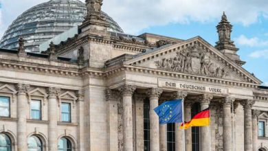 Ηandelsblatt: Γιατί δεν πρέπει να «υποτιμά» κανείς τις ακροδεξιές διακηρύξεις περί εξόδου της Γερμανίας από την Ε.Ε. (Dexit)