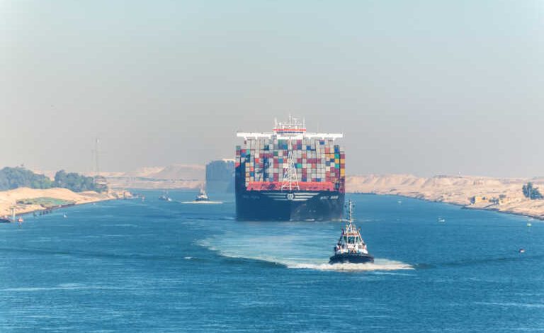 Kρίση στην Ερυθρά Θάλασσα: Νέα μείωση στις διελεύσεις εμπορικών πλοίων μετά από ελαφρά σταθεροποίηση