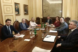 Συνάντηση ΠΑΣΟΚ–Τράπεζα Ελλάδος στο επίκεντρο τα εξής: Διασύνδεση τραπεζικών επιτοκίων, δανείων και ασφάλιστρα υγείας milena stournaras 696x464 1