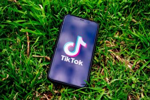 Πώς να αποκτήσεις περισσότερα views στο TikTok: Τα μυστικά για να ξεχωρίσεις tiktok 5323007 1280