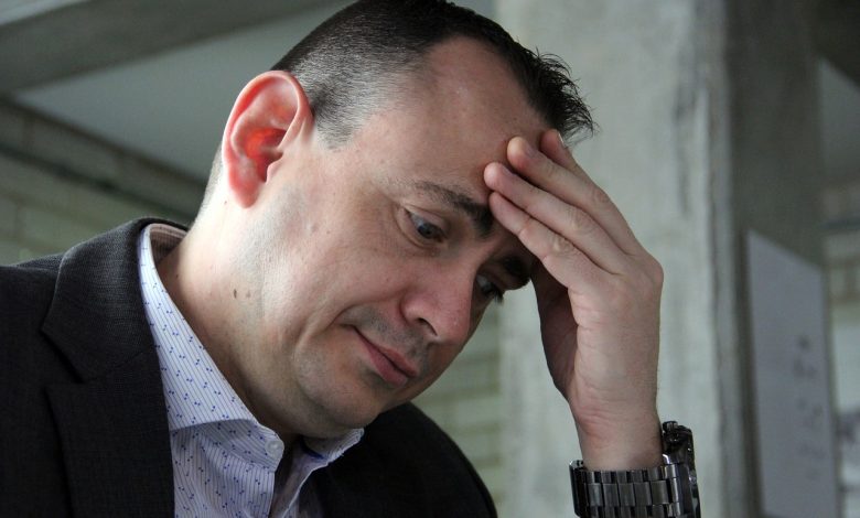 Όχι, κύριοι, το πρόβλημα δεν είναι ο διαμεσολαβητής — είναι το ''παραμύθι'' σας που κατέρρευσε man thinking 5571340 1280