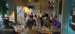 Ο πρωθυπουργός Κυριάκος Μητσοτάκης στην ταβέρνα «Φιλιώ» στην Αρχαία Ελεύθερνα 533360515 1597630284680120 1737312788915568439 n