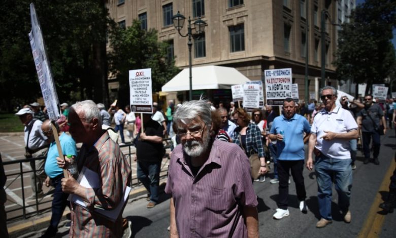 Συντάξεις: Ελεύθεροι επαγγελματίες με 40 χρόνια ασφάλισης για 800 ευρώ 2374b9e9e3a1123183974d4a8b4c7ae7 L