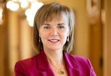 Αναγκαίος ένας ολιστικός εθνικός σχεδιασμός για τον ρόλο της ιδιωτικής ασφάλισης-Χ. Παπακωνσταντίνου στη «Ν» Christina papakonstantinou e1699879013662