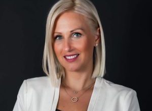 Ο Ασφαλιστής στη Μέση: Η Αόρατη Μάχη για τις Ισορροπίες vickylogo 300x300 1