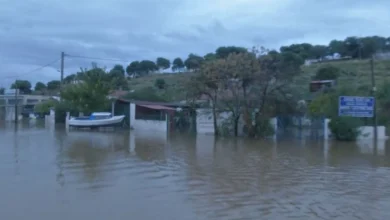 Κακοκαιρία “Byron”: Η Ελλάδα στο έλεος ενός ακραίου καιρικού συστήματος – Κλειστοί δρόμοι, πλημμύρες και εκατοντάδες κλήσεις στην Πυροσβεστική syndeseis 2025 12 05 04 59 46 frame 222159 768x432 1 1